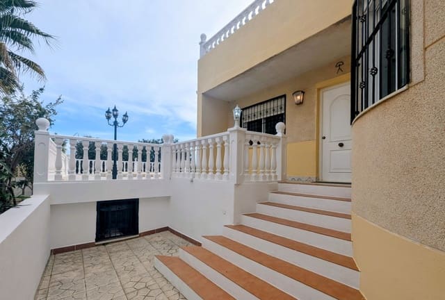 6 slaapkamer Villa te koop in Villamartin, Orihuela met zwembad - € 425.000 (Ref: 9552020)