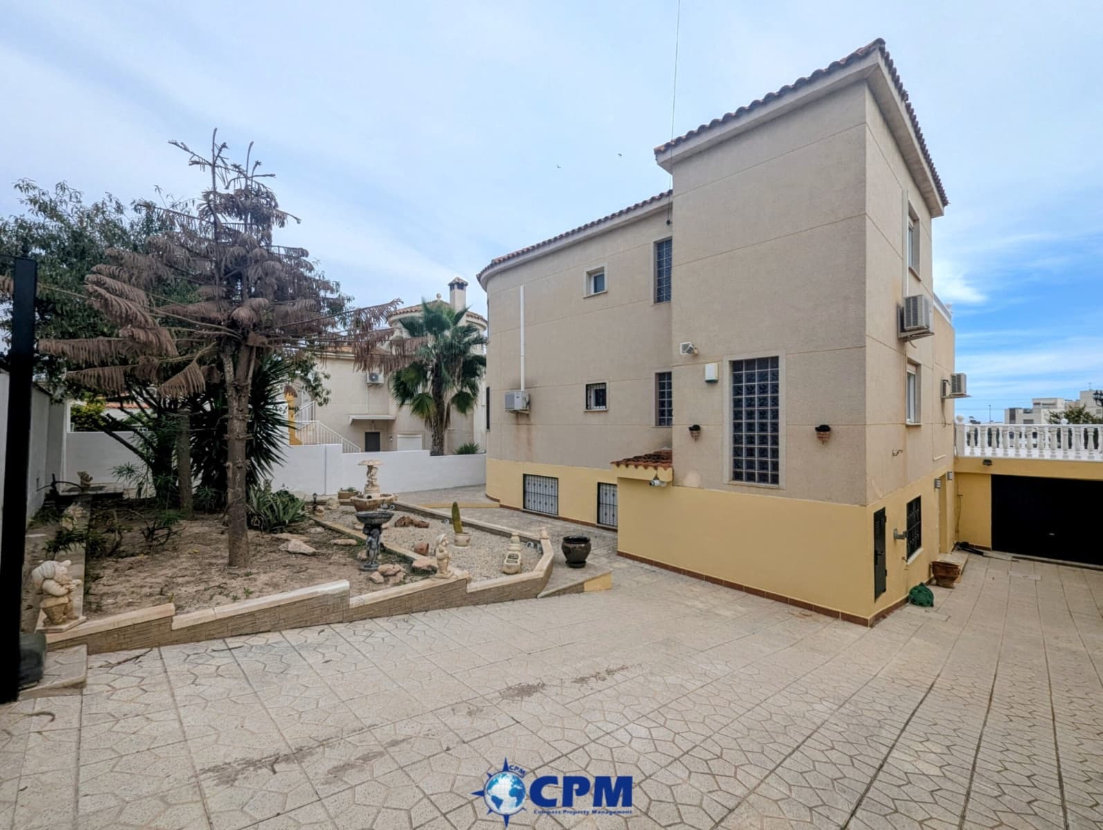 6 slaapkamer Villa te koop in Villamartin met zwembad - € 425.000 (Ref: 9552020)