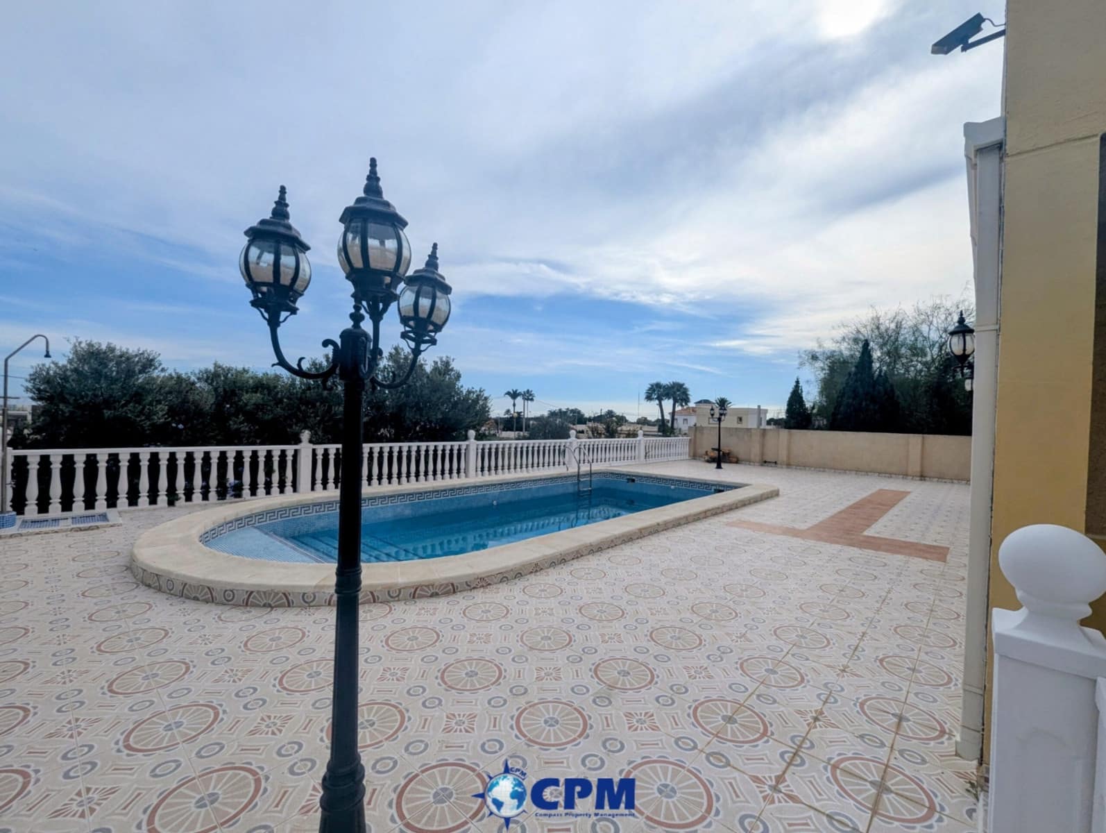 6 slaapkamer Villa te koop in Villamartin met zwembad - € 425.000 (Ref: 9552020)