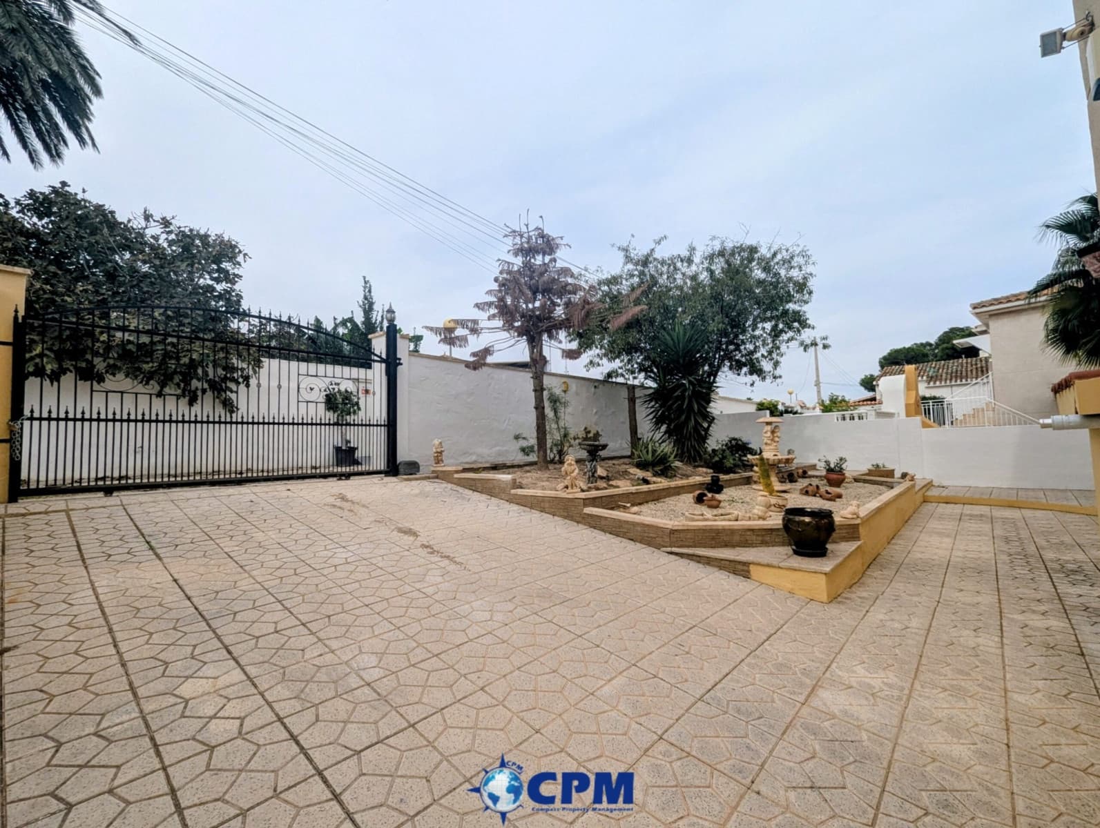 6 slaapkamer Villa te koop in Villamartin met zwembad - € 425.000 (Ref: 9552020)