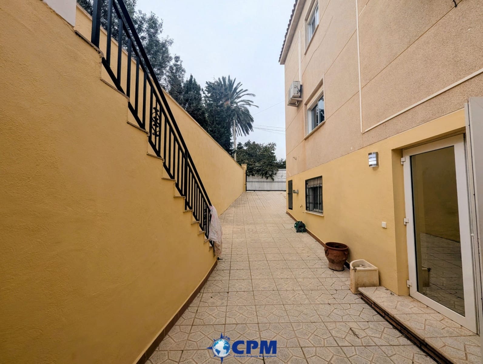 6 slaapkamer Villa te koop in Villamartin met zwembad - € 425.000 (Ref: 9552020)