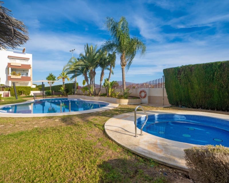 2 soveværelse Lejlighed til salg i Orihuela Costa med swimmingpool - € 259.900 (Ref: 9552033)