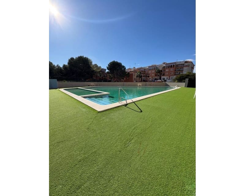 3 Zimmer Apartment zu verkaufen in Playa Flamenca mit Pool - 185.000 € (Ref: 9552034)