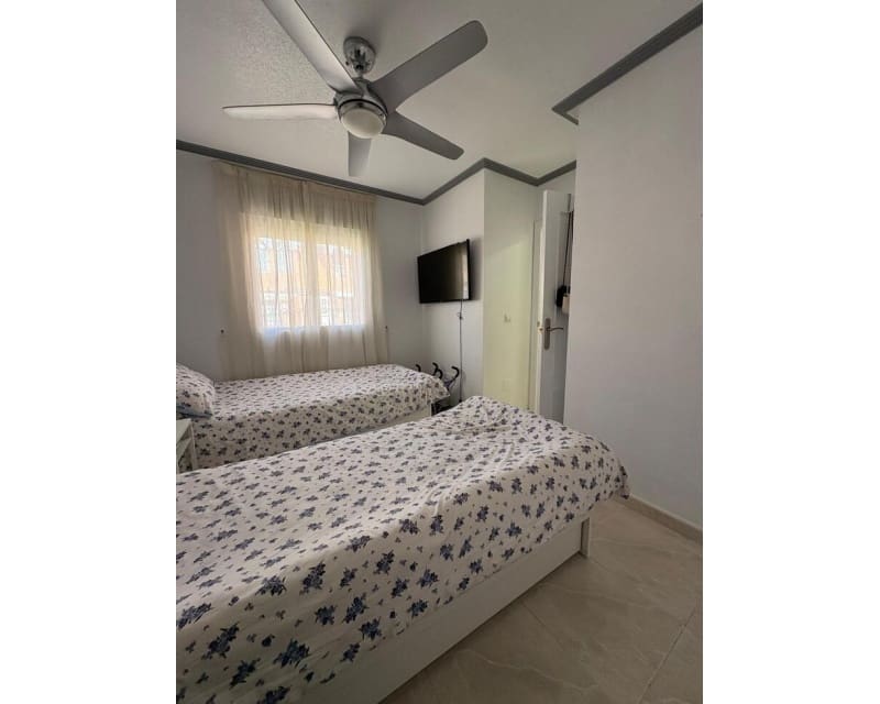 3 Zimmer Apartment zu verkaufen in Playa Flamenca mit Pool - 185.000 € (Ref: 9552034)