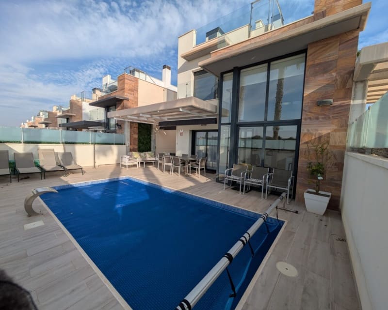 3 slaapkamer Villa te koop in Cabo Roig met zwembad - € 450.000 (Ref: 9552046)