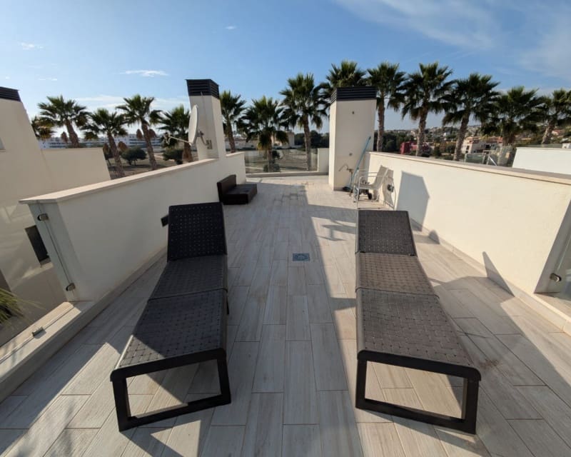 3 slaapkamer Villa te koop in Cabo Roig met zwembad - € 450.000 (Ref: 9552046)