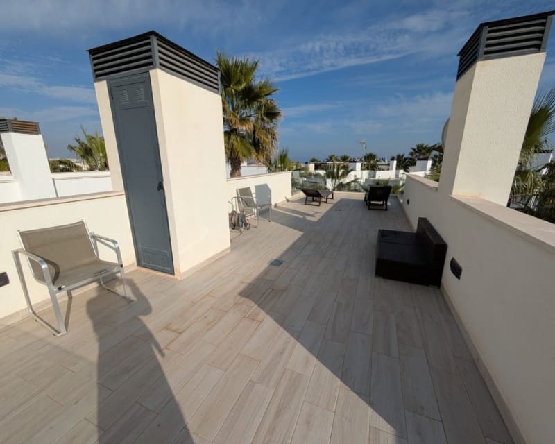 3 slaapkamer Villa te koop in Cabo Roig met zwembad - € 450.000 (Ref: 9552046)