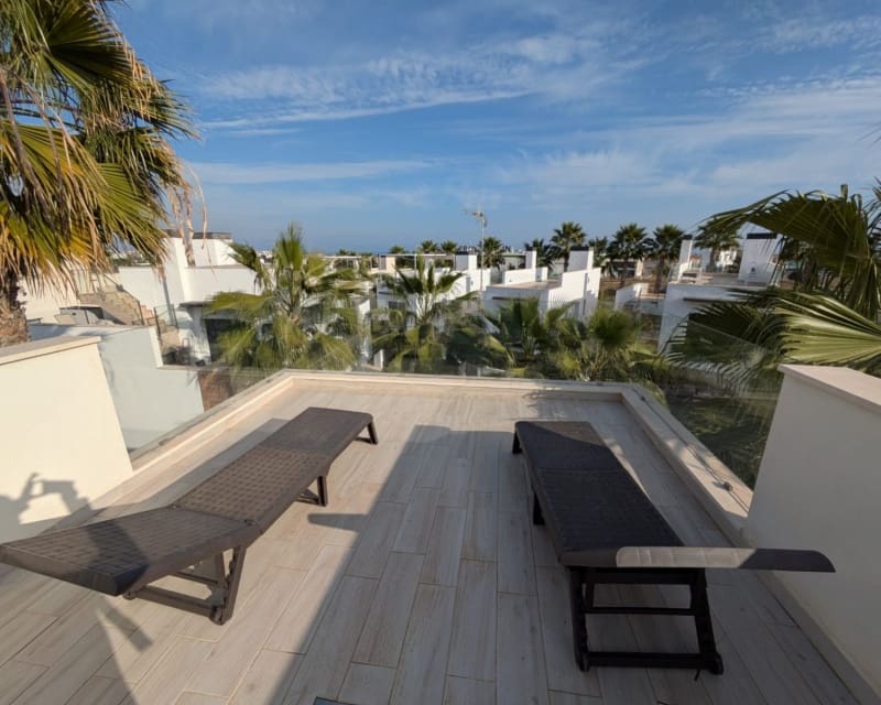 3 slaapkamer Villa te koop in Cabo Roig met zwembad - € 450.000 (Ref: 9552046)