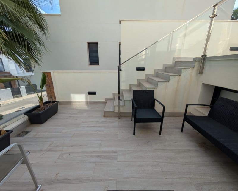 3 slaapkamer Villa te koop in Cabo Roig met zwembad - € 450.000 (Ref: 9552046)