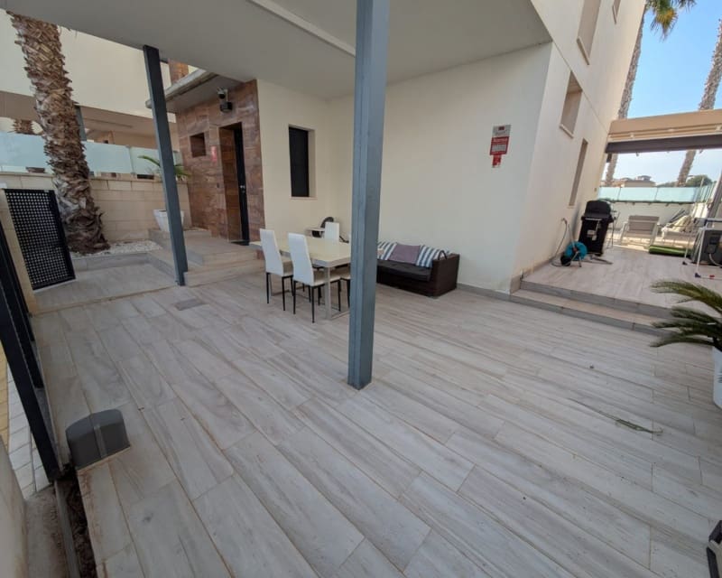 3 slaapkamer Villa te koop in Cabo Roig met zwembad - € 450.000 (Ref: 9552046)