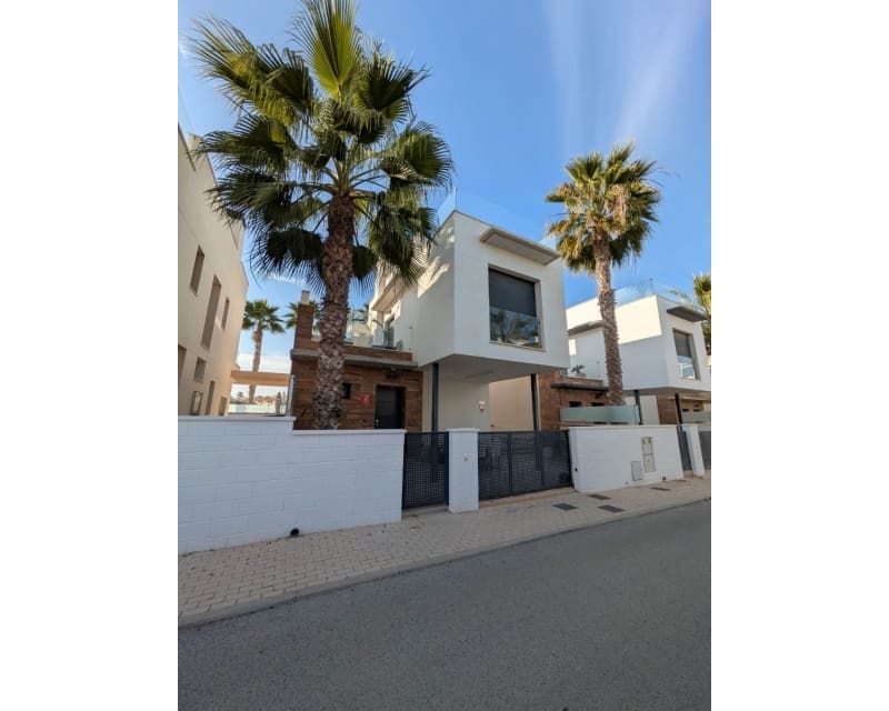 3 slaapkamer Villa te koop in Cabo Roig met zwembad - € 450.000 (Ref: 9552046)