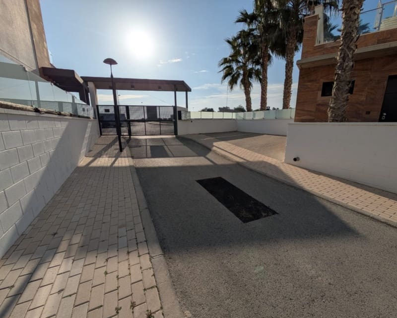 3 slaapkamer Villa te koop in Cabo Roig met zwembad - € 450.000 (Ref: 9552046)