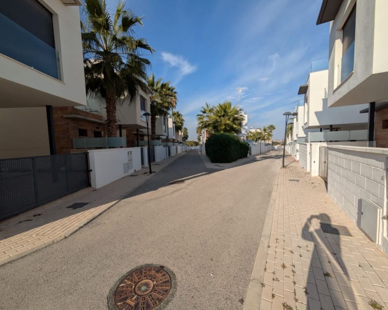 3 slaapkamer Villa te koop in Cabo Roig met zwembad - € 450.000 (Ref: 9552046)