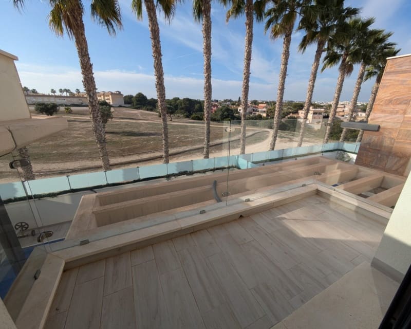 3 slaapkamer Villa te koop in Cabo Roig met zwembad - € 450.000 (Ref: 9552046)