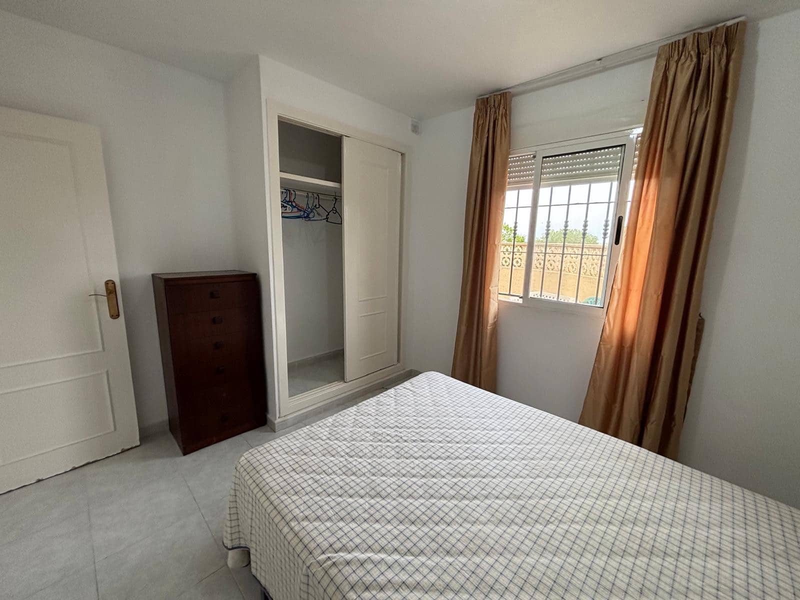 2 slaapkamer Appartement te koop in La Siesta met zwembad - € 120.000 (Ref: 9552054)