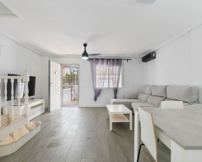 3 bedroom Townhouse for sale in Playa Flamenca with pool - € 285,000 (Ref: 9552057)