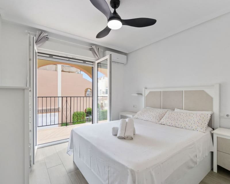 3 bedroom Townhouse for sale in Playa Flamenca with pool - € 285,000 (Ref: 9552057)