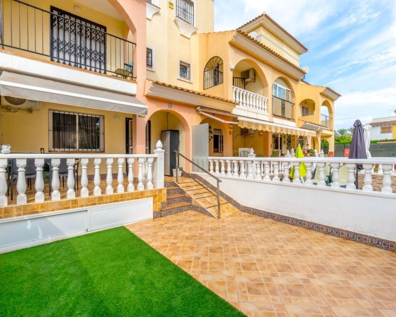 3 bedroom Townhouse for sale in Playa Flamenca with pool - € 285,000 (Ref: 9552057)