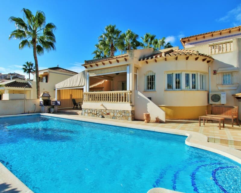 3 bedroom Villa for sale in Villamartin with pool - € 465,000 (Ref: 9552058)