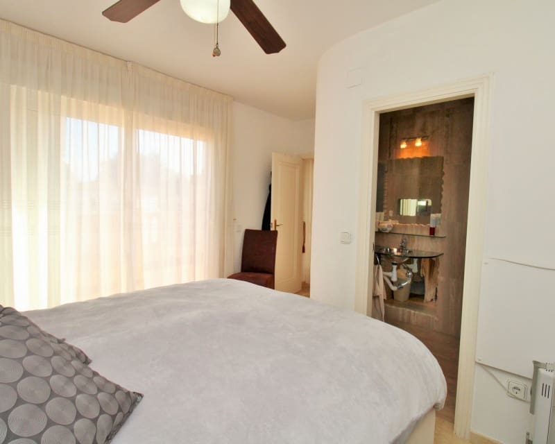 3 bedroom Villa for sale in Villamartin with pool - € 465,000 (Ref: 9552058)