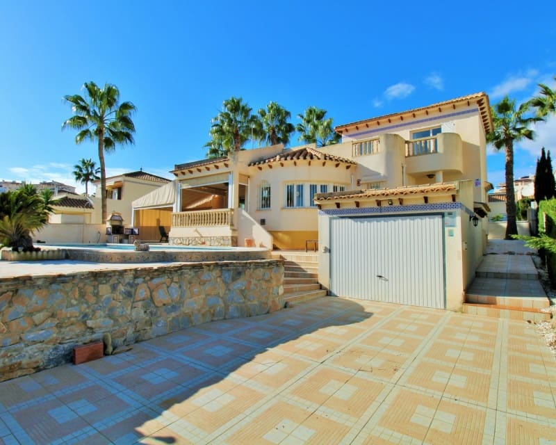 3 bedroom Villa for sale in Villamartin with pool - € 465,000 (Ref: 9552058)