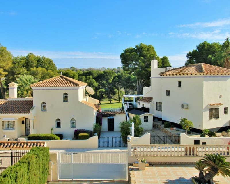 3 bedroom Villa for sale in Villamartin with pool - € 465,000 (Ref: 9552058)