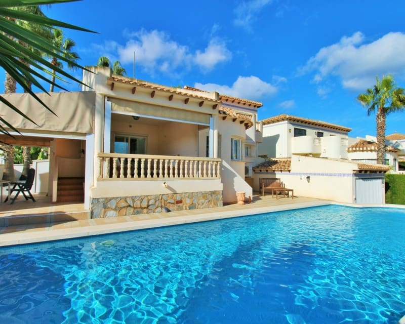 3 bedroom Villa for sale in Villamartin with pool - € 465,000 (Ref: 9552058)