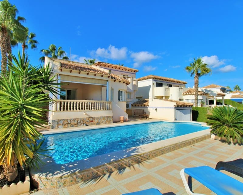 3 bedroom Villa for sale in Villamartin with pool - € 465,000 (Ref: 9552058)