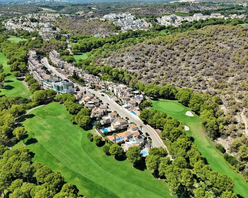 3 bedroom Villa for sale in Villamartin with pool - € 465,000 (Ref: 9552058)