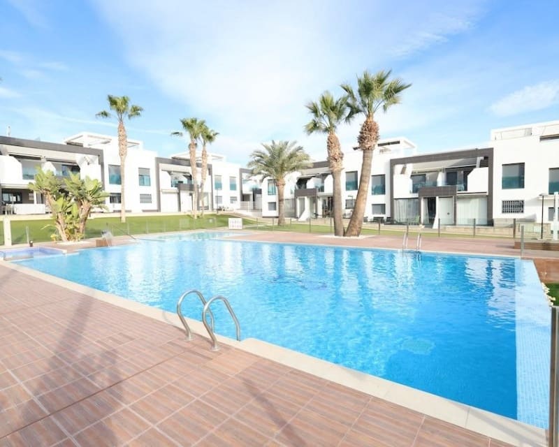 2 sovrum Lägenhet till salu i La Zenia med pool - 280 000 € (Ref: 9552080)