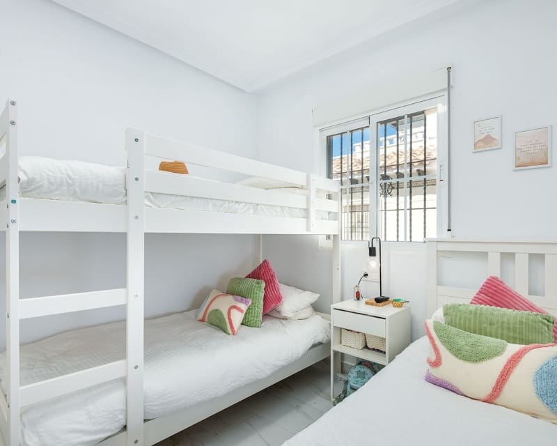 3 slaapkamer Villa te koop in Cabo Roig met zwembad - € 365.000 (Ref: 9552081)