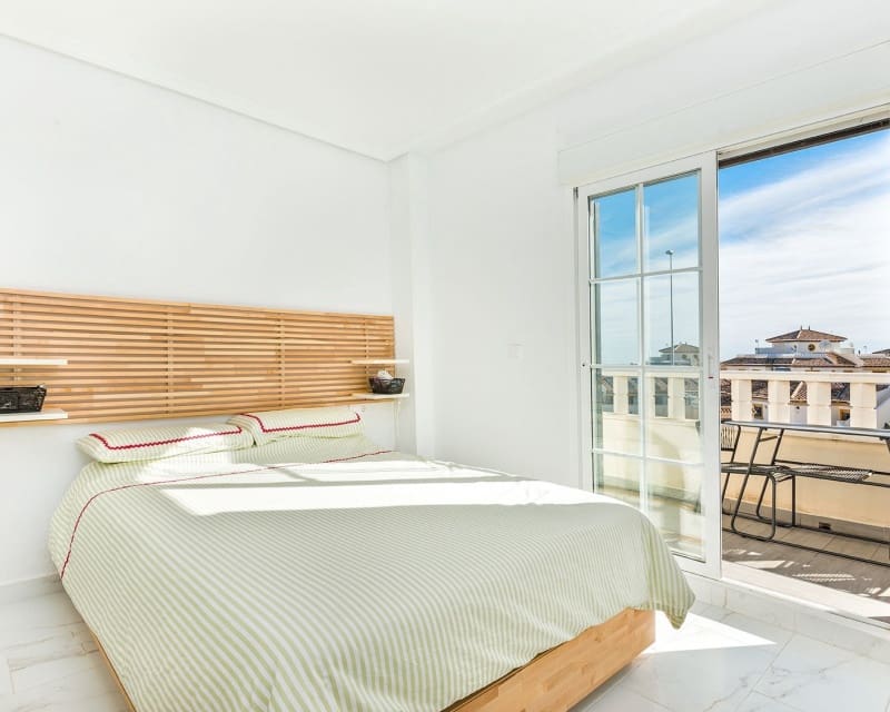 3 slaapkamer Villa te koop in Cabo Roig met zwembad - € 365.000 (Ref: 9552081)