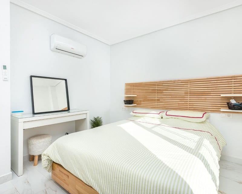 3 slaapkamer Villa te koop in Cabo Roig met zwembad - € 365.000 (Ref: 9552081)