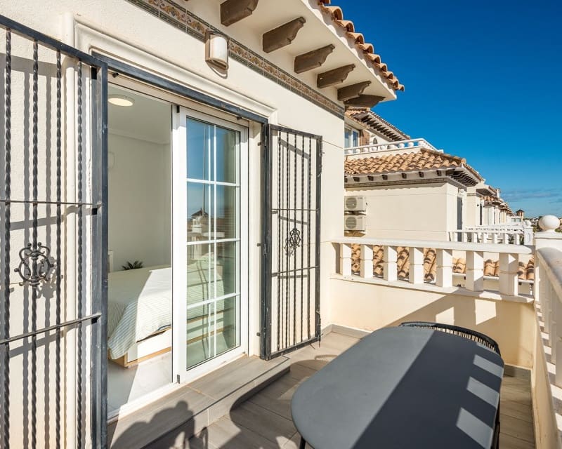 3 slaapkamer Villa te koop in Cabo Roig met zwembad - € 365.000 (Ref: 9552081)