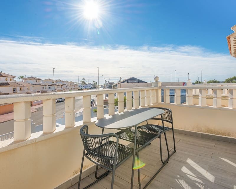 3 slaapkamer Villa te koop in Cabo Roig met zwembad - € 365.000 (Ref: 9552081)