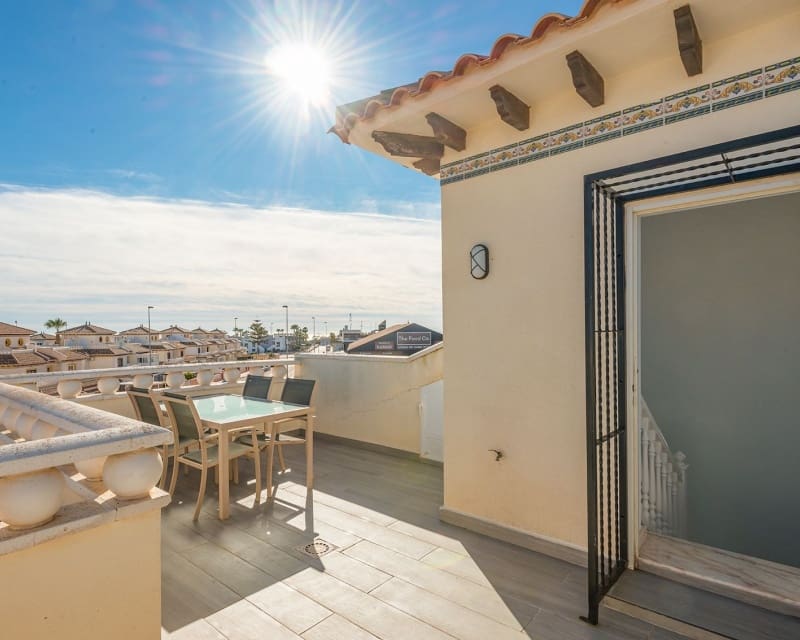 3 slaapkamer Villa te koop in Cabo Roig met zwembad - € 365.000 (Ref: 9552081)