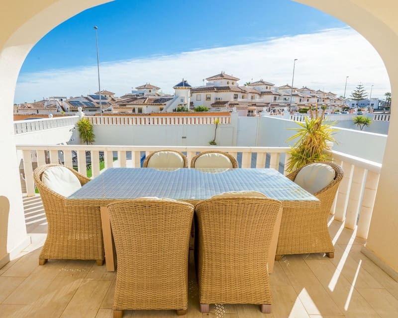 3 slaapkamer Villa te koop in Cabo Roig met zwembad - € 365.000 (Ref: 9552081)