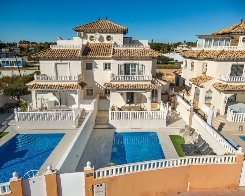 3 slaapkamer Villa te koop in Cabo Roig met zwembad - € 365.000 (Ref: 9552081)
