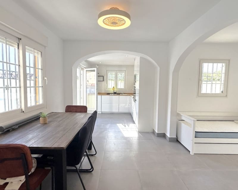 2 makuuhuone Huvila myytävänä paikassa Playa Flamenca mukana uima-altaan - 339 000 € (Ref: 9552086)