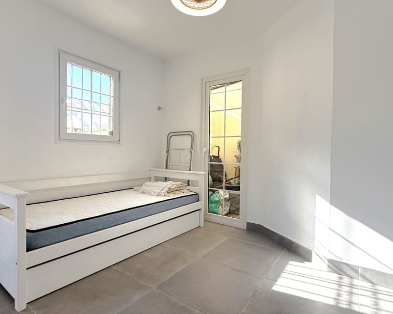 2 makuuhuone Huvila myytävänä paikassa Playa Flamenca mukana uima-altaan - 339 000 € (Ref: 9552086)