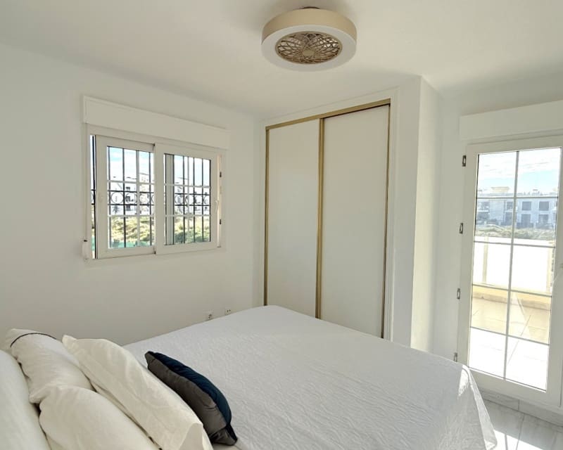 2 makuuhuone Huvila myytävänä paikassa Playa Flamenca mukana uima-altaan - 339 000 € (Ref: 9552086)