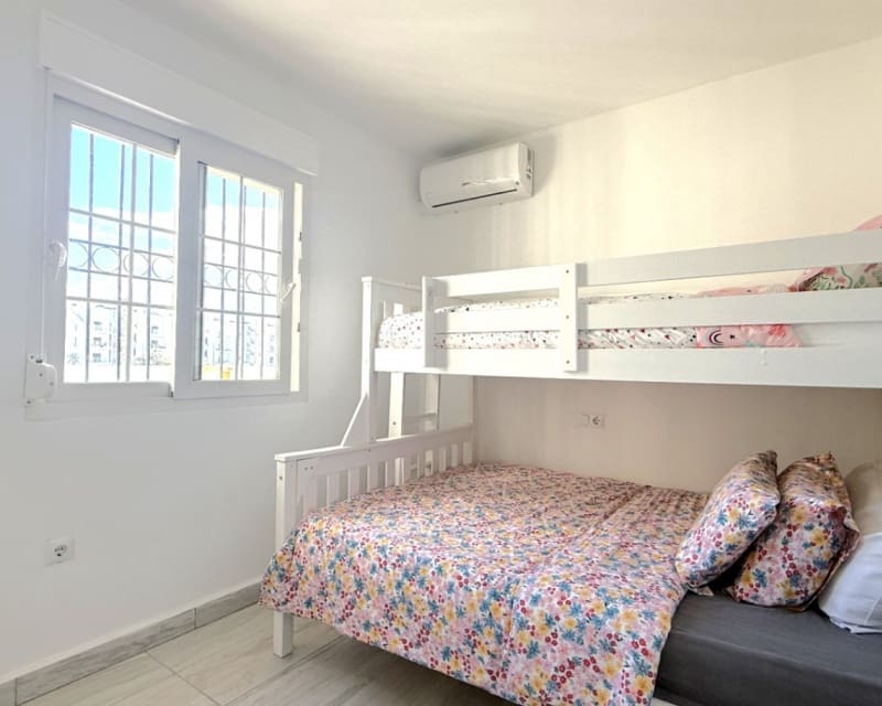 2 makuuhuone Huvila myytävänä paikassa Playa Flamenca mukana uima-altaan - 339 000 € (Ref: 9552086)