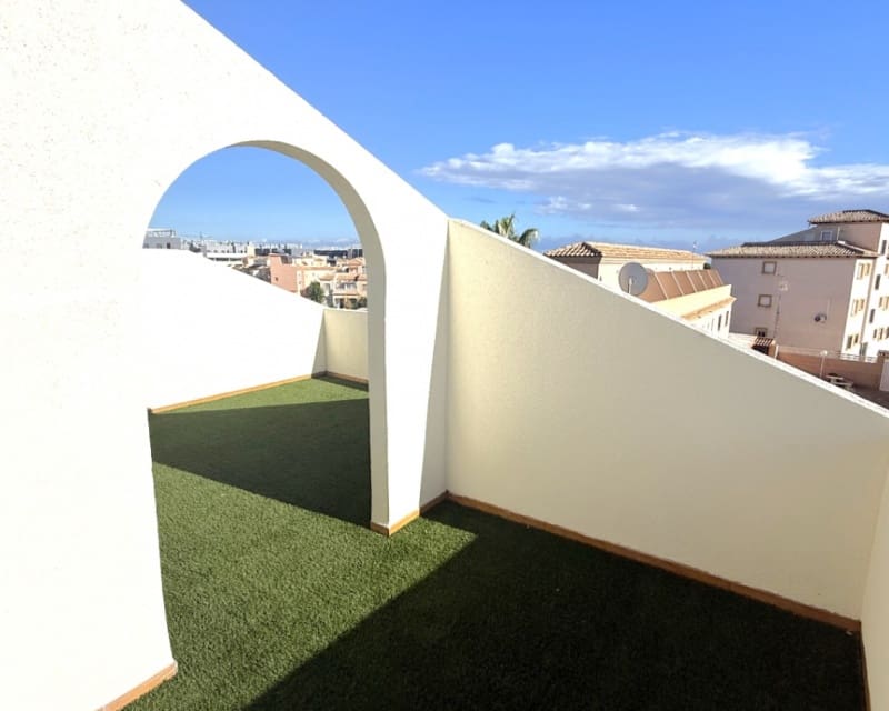 2 makuuhuone Huvila myytävänä paikassa Playa Flamenca mukana uima-altaan - 339 000 € (Ref: 9552086)