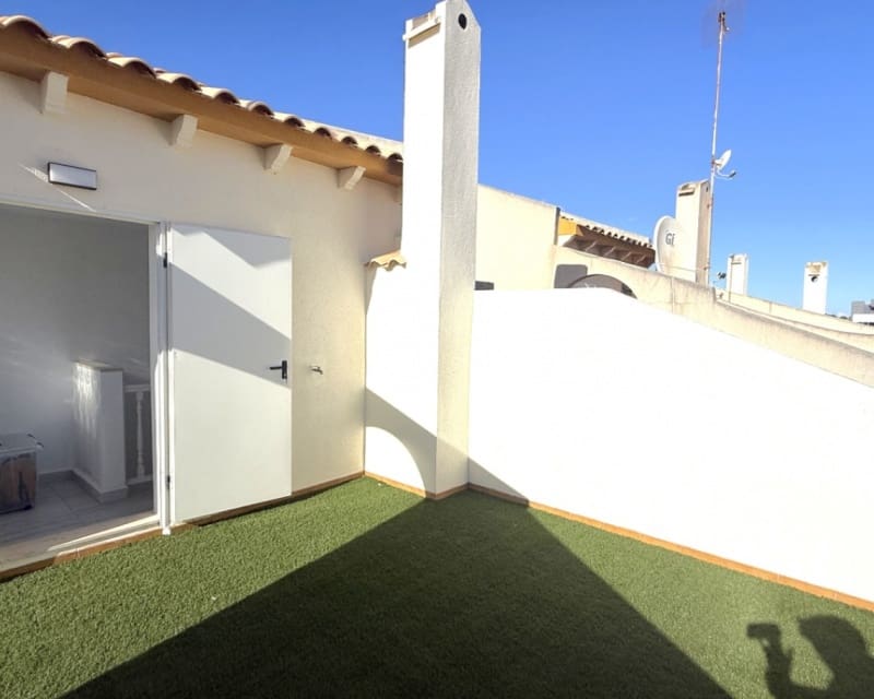 2 makuuhuone Huvila myytävänä paikassa Playa Flamenca mukana uima-altaan - 339 000 € (Ref: 9552086)