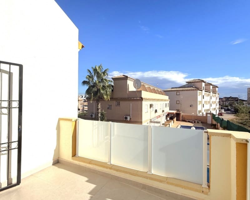 2 makuuhuone Huvila myytävänä paikassa Playa Flamenca mukana uima-altaan - 339 000 € (Ref: 9552086)