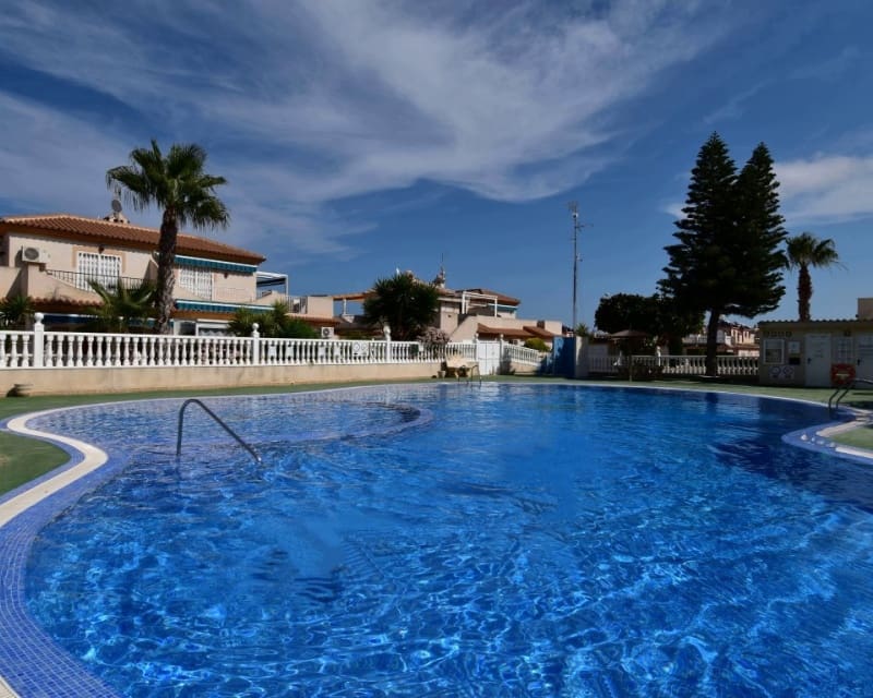 Chalet de 2 habitaciones en Playa Flamenca en venta con piscina - 175.000 € (Ref: 9552088)