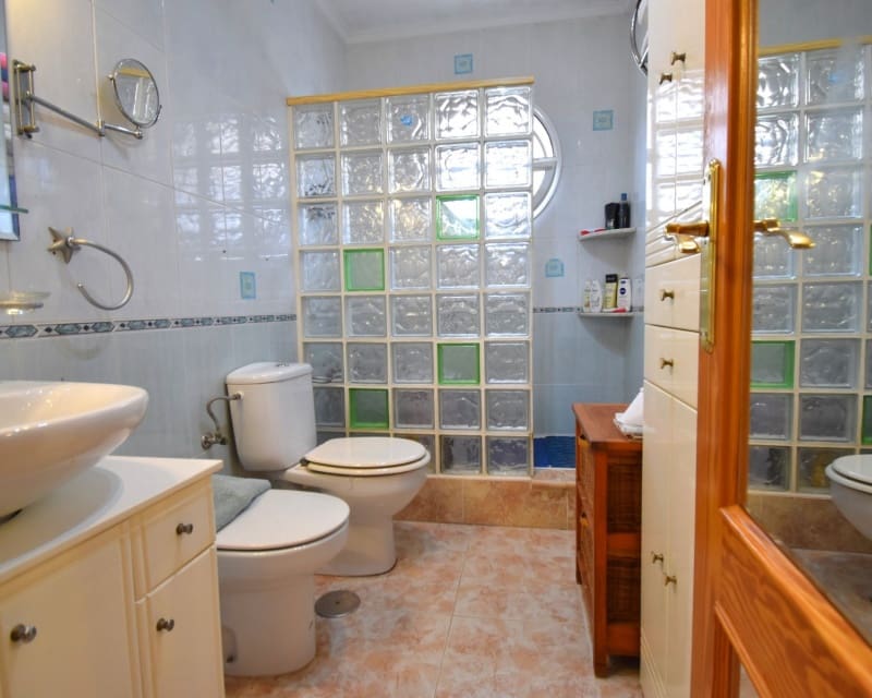 Chalet de 2 habitaciones en Playa Flamenca en venta con piscina - 175.000 € (Ref: 9552088)