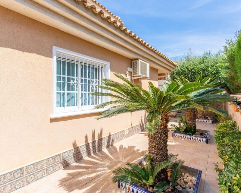 3 bedroom Villa for sale in Los Altos with pool - € 360,000 (Ref: 9552109)