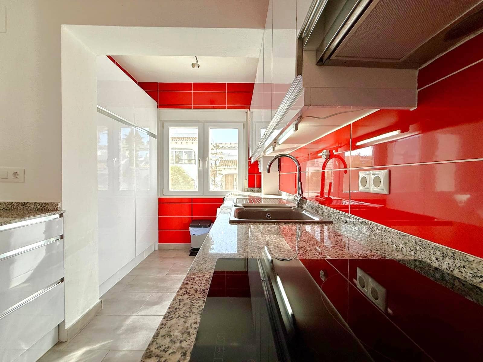 Casa de 3 habitaciones en Villamartin en venta con piscina - 299.000 € (Ref: 9552134)