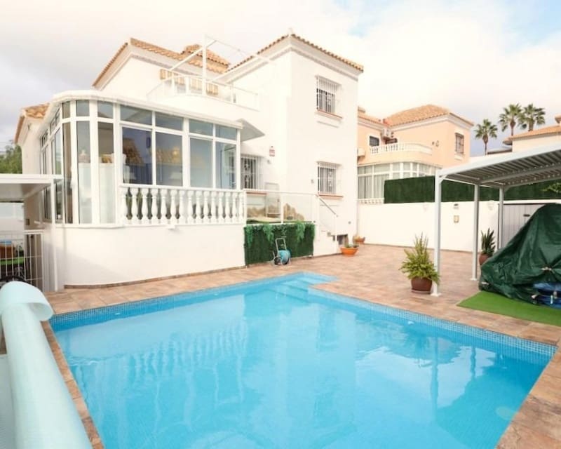4 bedroom Villa for sale in Villamartin with pool - € 408,000 (Ref: 9552141)